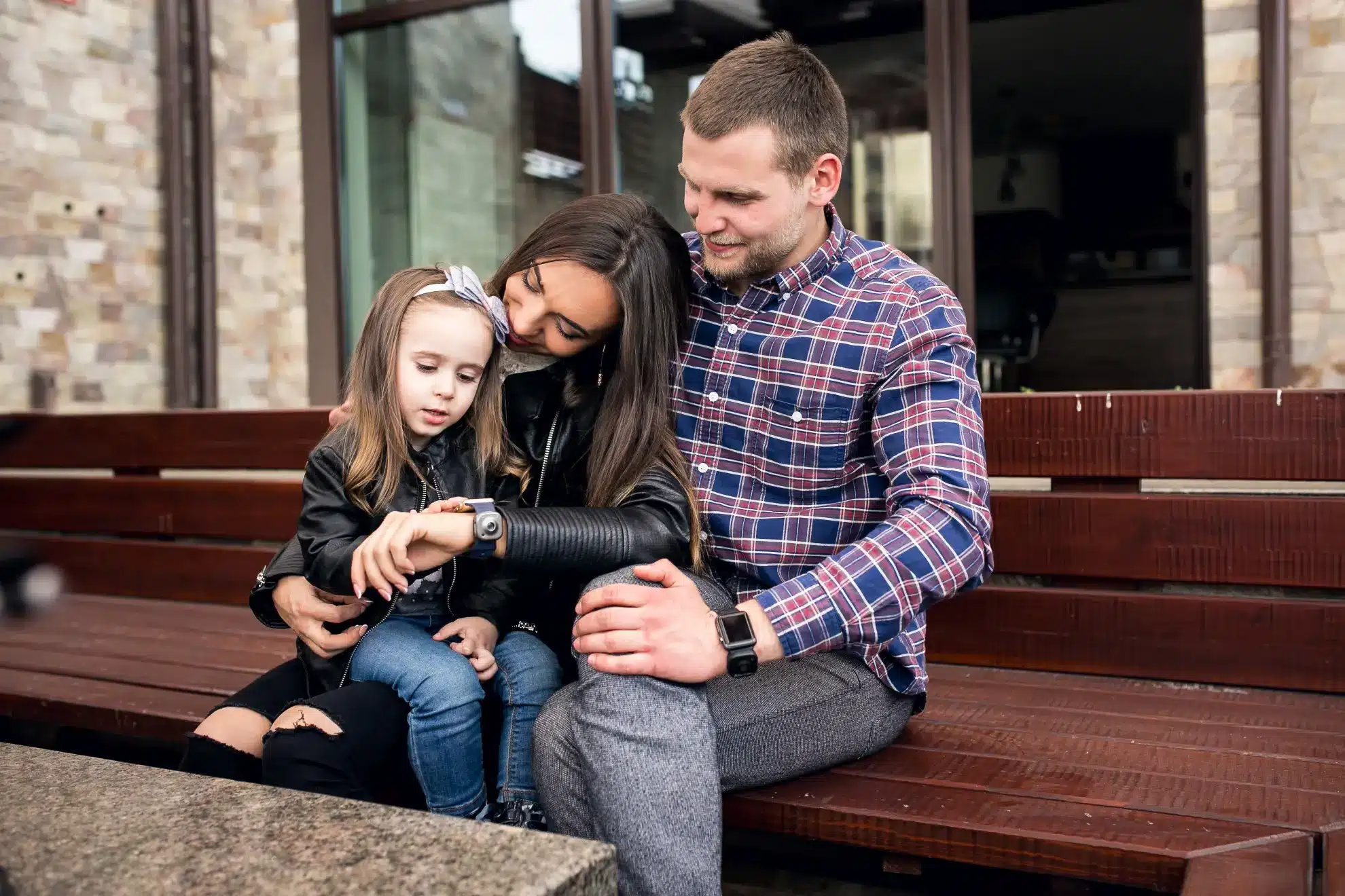 Single mom spending time with her child while dating, showing balance between parenting and relationships
