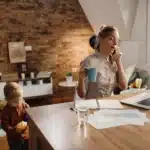How to work as a single mom without help while managing work and childcare at home