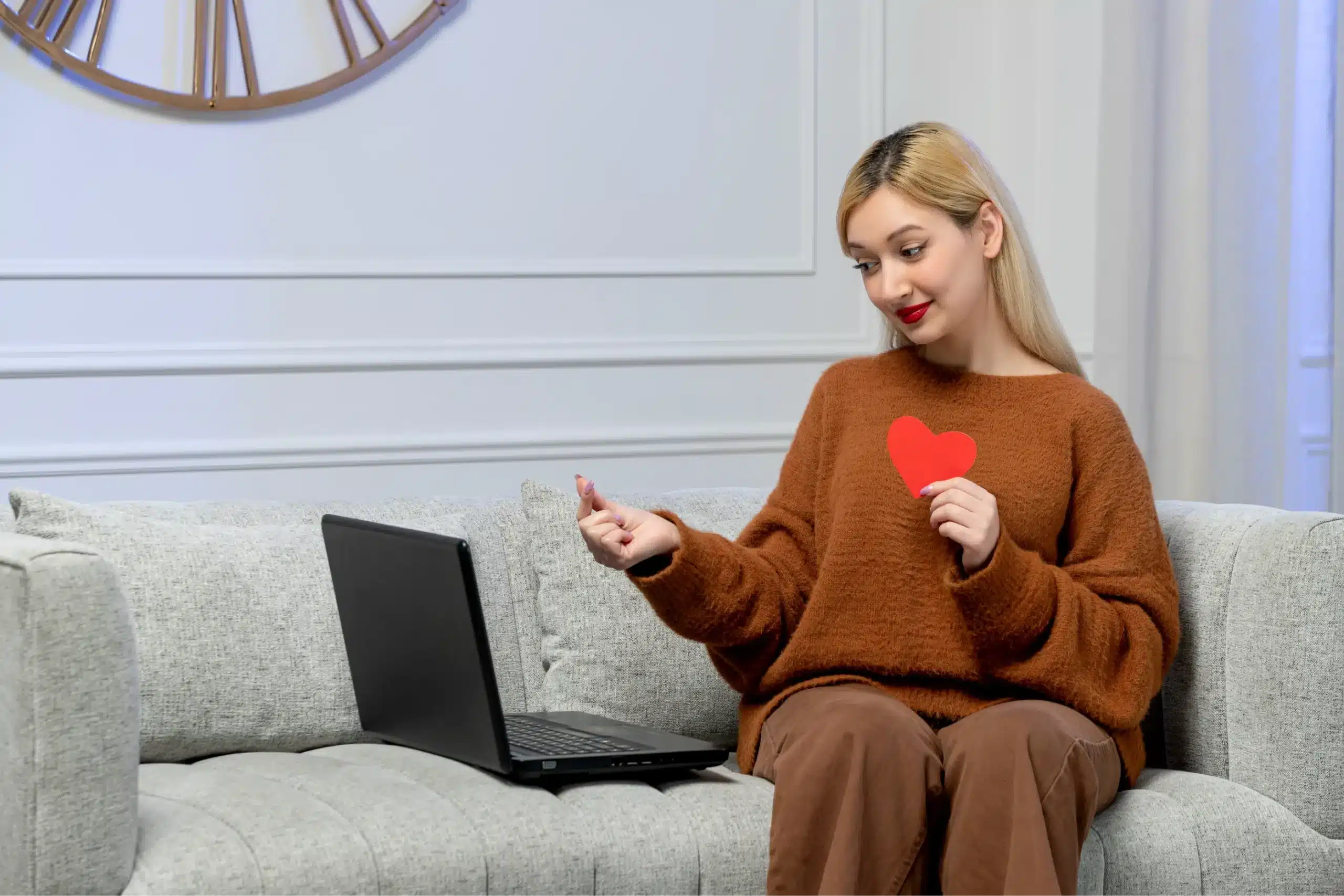 Single mom trying online dating from home, showing safe and modern ways to connect