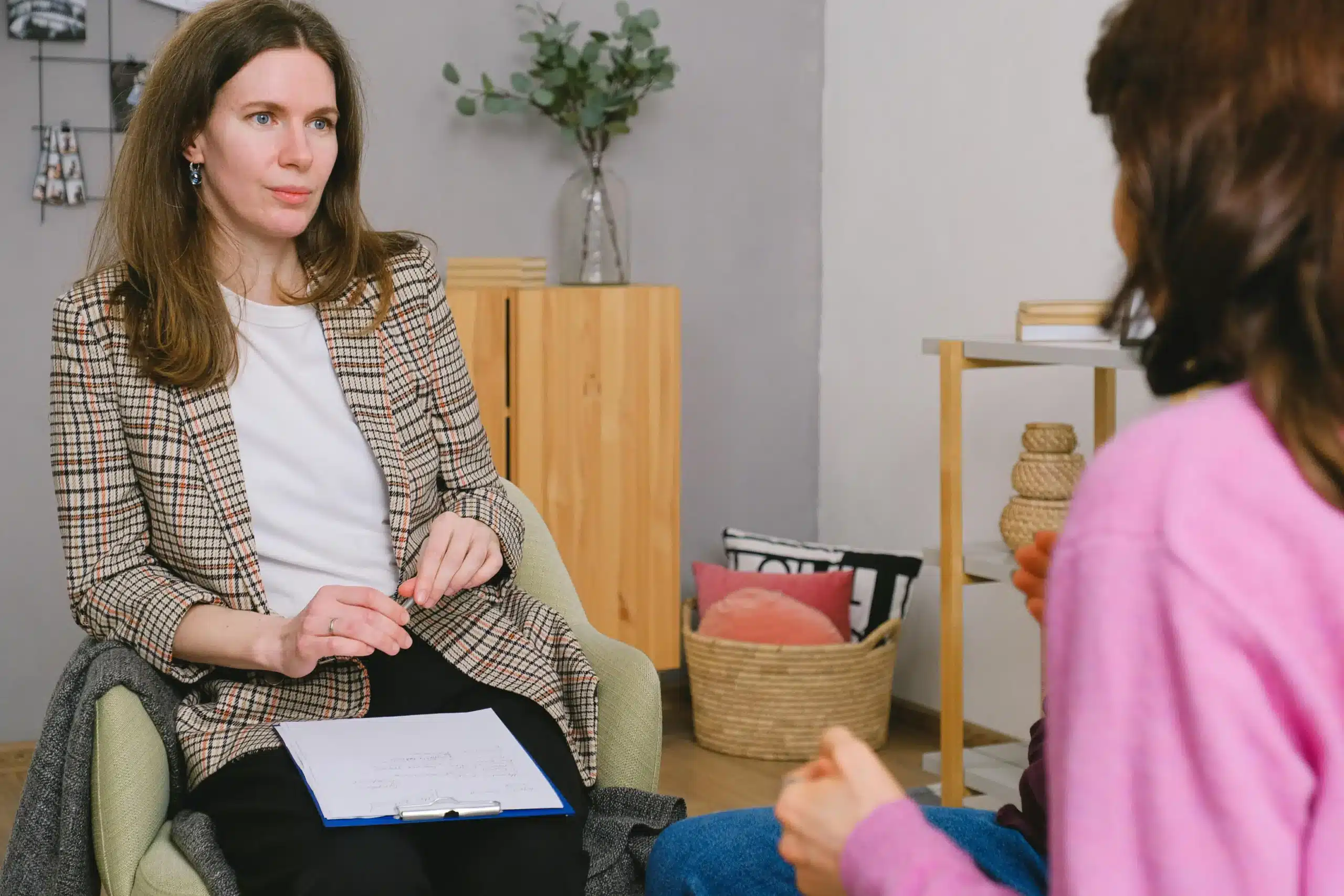 How to Find the Best Therapist for Moms: A Complete Guide